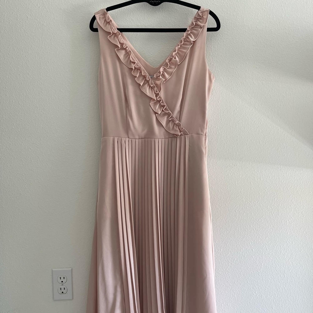 Ruffle detailed pretty dress in blush pink